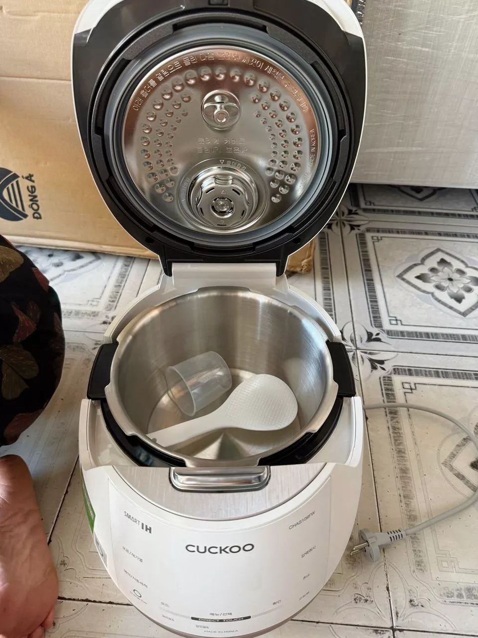 Nồi cơm điện cao tần Cuckoo CRP-CHAS109FW